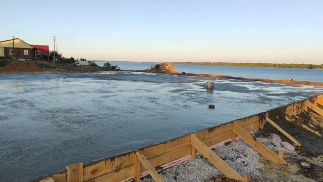 Залили бетон монолитной плиты в Жигулёвске, самарская область смотреть онлайн