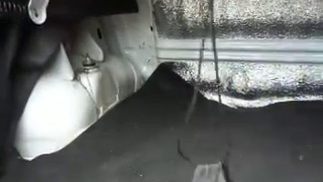 вода в задним богажнике рено логан