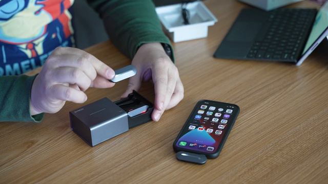 Synco P2L 2-Person Wireless Microphone for iPhone - Unboxing and Review смотреть онлайн