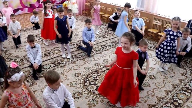 Танец Девочка 8 марта смотреть онлайн