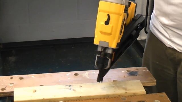 Dewalt DCN690 cordless framing nailer смотреть онлайн