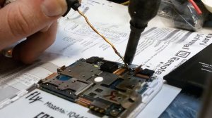 Припайка микро юсб гнезда зарядки в телефоне при помощи большого паяльника и медной проволочки