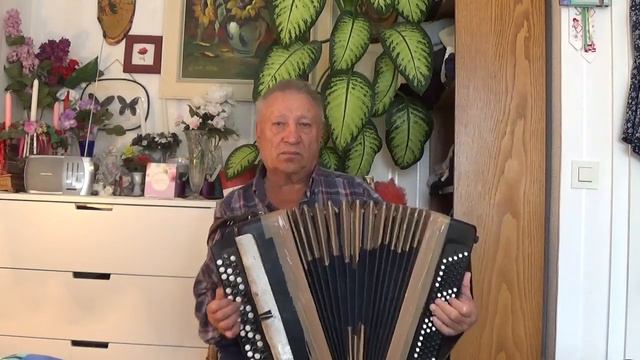 Григорий - идёт солдат по городу смотреть онлайн