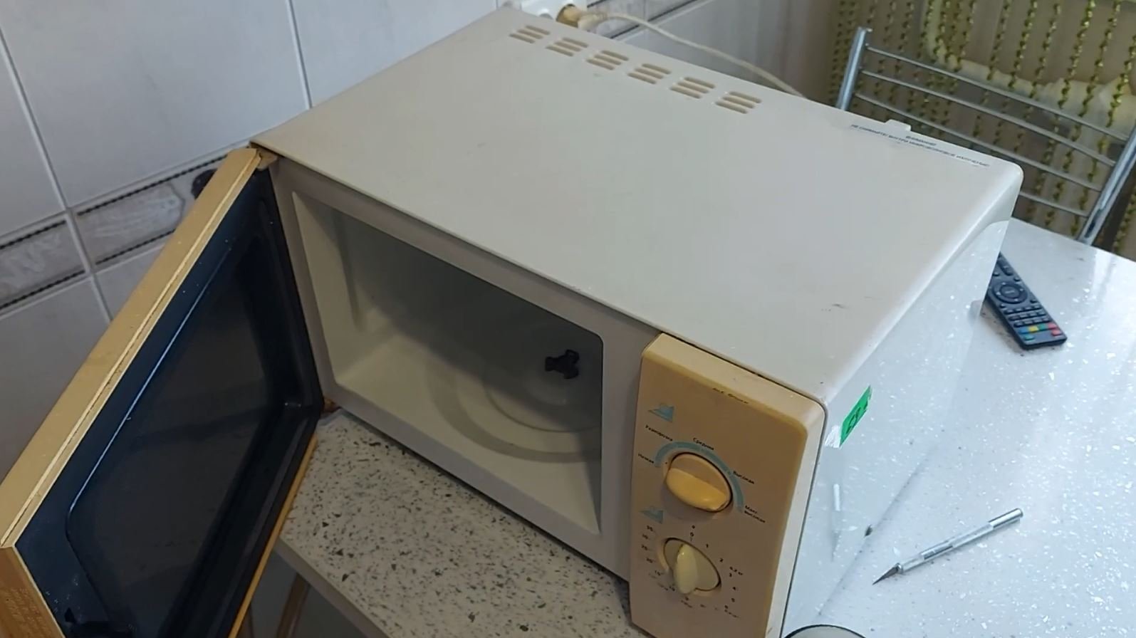 Ремонт микроволновки Elenberg MS-2003 M смотреть онлайн