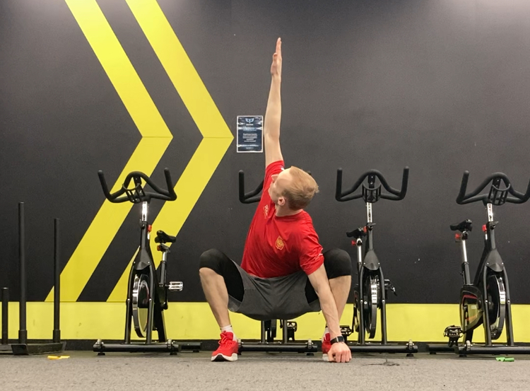 Провороты в глубоком приседе