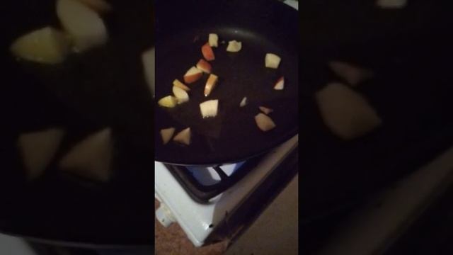 Жареные яблоки смотреть онлайн