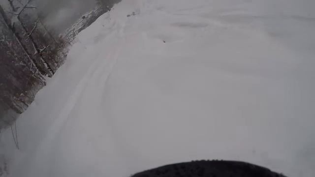 Внетрасовый спуск с Горной Карусели