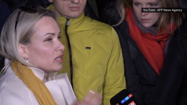 What We Know About Russian Protester Marina Ovsyannikova смотреть онлайн