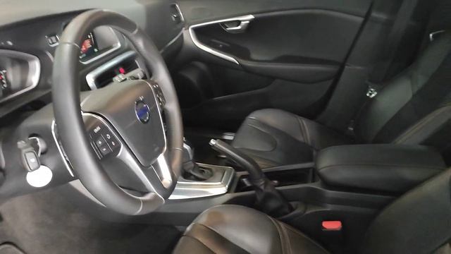 Volvo V40 T5 Cross Country 2016 смотреть онлайн