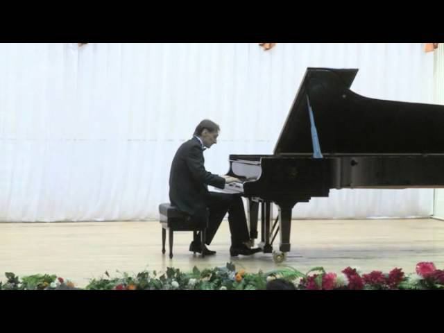 Rimsky-Korsakov - Vilensky Flight of Bumble Bee. Alexey Komarov смотреть онлайн