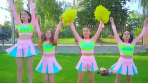 Старая команда черлидерш бани и их тренировка