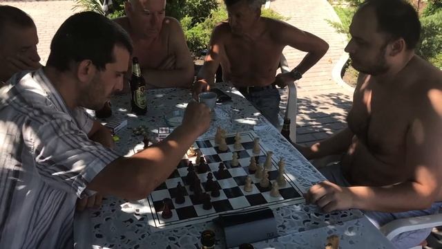 Шахматы. Как выиграть у мастера за 2 секунды, дав фору коня! смотреть онлайн