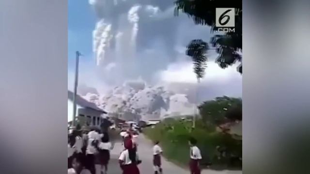 В ИНДОНЕЗИИ ВЗОРВАЛСЯ ВУЛКАН СИНАБУНГ смотреть онлайн