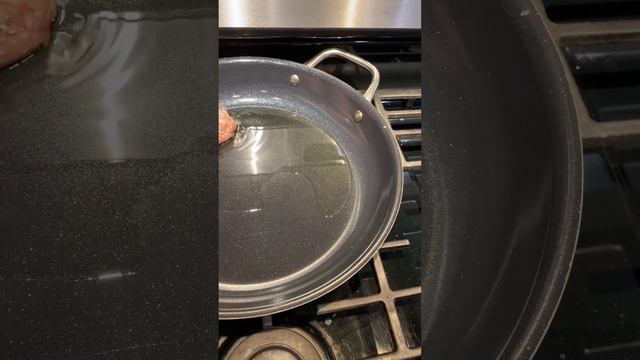 ТЕФТЕЛИ ИЗ ИНДЮШАЧЬЕГО ФАРША С БЕКОНОМ. ОЧЕНЬ ВКУСНЫЕ! смотреть онлайн