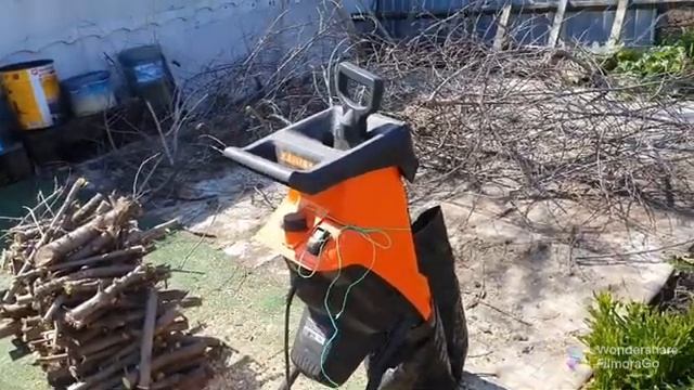 92. 3 Мая. ВеткоИзмельчитель и Электропила в работе..mp4 смотреть онлайн