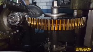 Зубофрезный станок, нарезание зубьев шестерни.mp4