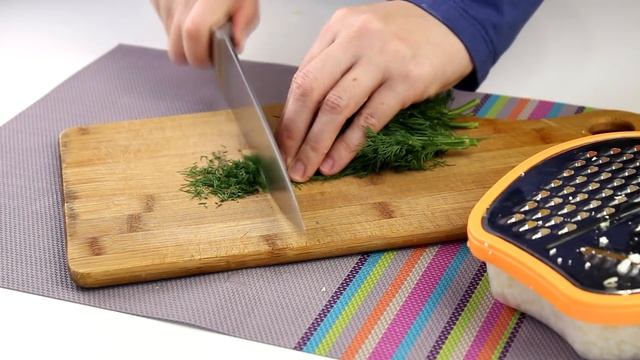 ОБАЛДЕННЫЙ СЫРНЫЙ РУЛЕТ ПО БЫСТРОМУ. Очень НЕЖНЫЙ РЕЦЕПТИК. Быстрая закуска. Холодная закуска. смотреть онлайн