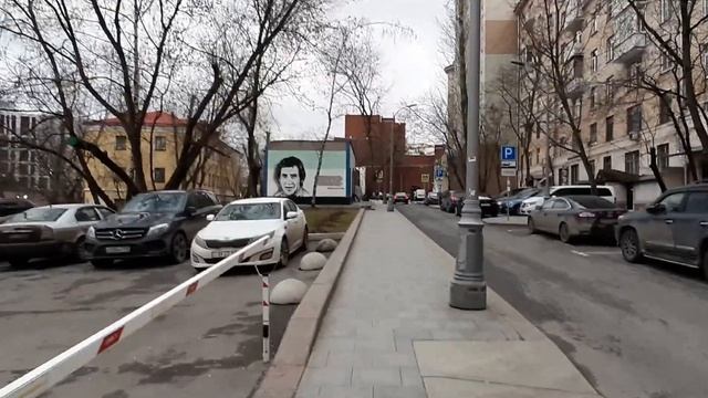 Москва. Прогулка по улице Высоцкого смотреть онлайн