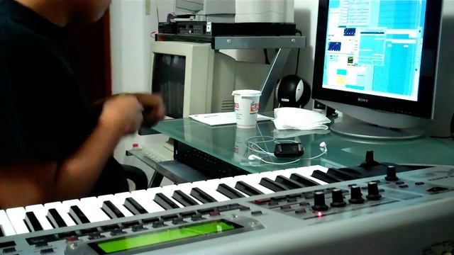 GNYUS MAKES A BEAT - [fire and ice] смотреть онлайн