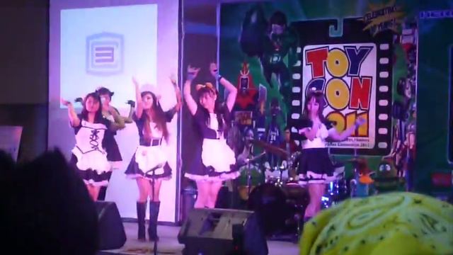 cosplayers dancing toycon 2011 смотреть онлайн