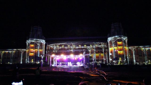 Москва. Парк Царицыно. Фестиваль Круг Света. На сцене Арт-группа Soprano Турецкого.