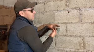 Как закрепить подвес на пескоблок