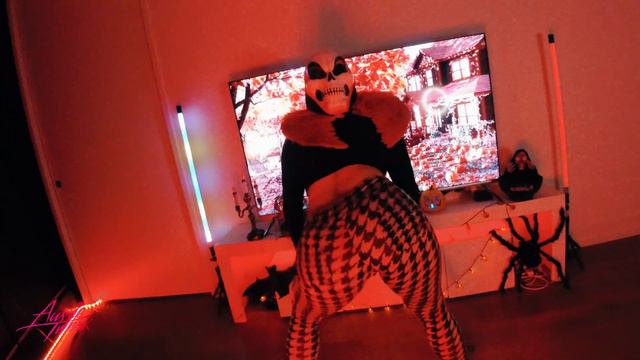Iggy Azalea, Tyga - Sip It | Halloween Twerk by DHQ Kris Moskov from AussieTwerk смотреть онлайн