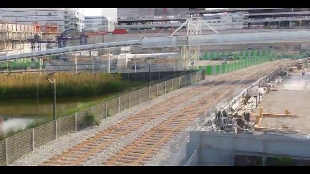 Parc Clichy-Batignolles - Martin Luther King in Paris, France. Cool park, local scene. смотреть онлайн