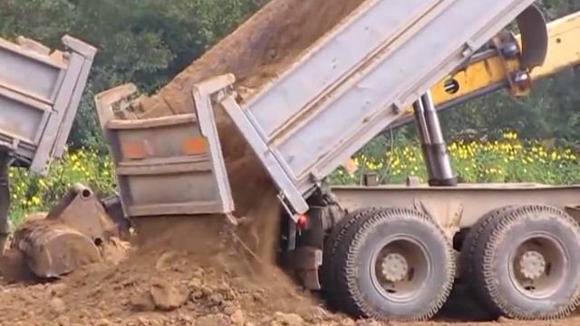 Tatra 148 UDS 110 a Tatra 148 S3 v akci смотреть онлайн