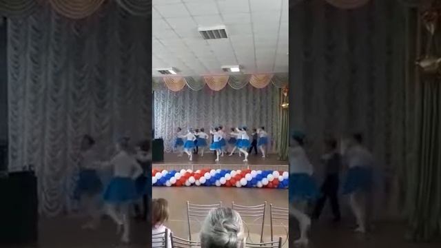 Выступление в школе перед летними каникулами смотреть онлайн