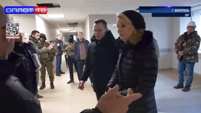 Российские строители продолжают восстанавливать Мариуполь смотреть онлайн