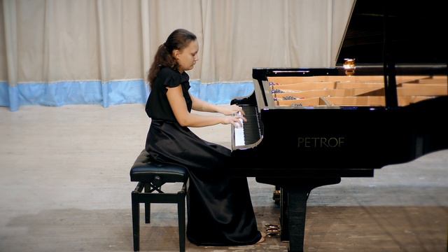 Александра Ажгихина, 17 лет. Бах ХТК 1 том Прелюдия и фуга Соль мажор смотреть онлайн