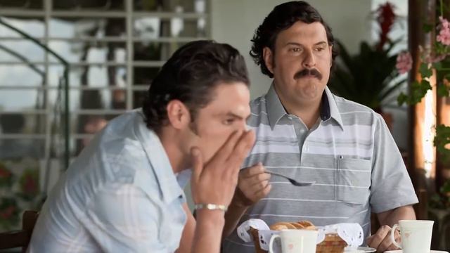 Pablo escobar Regaña a El Chili y a Marino смотреть онлайн