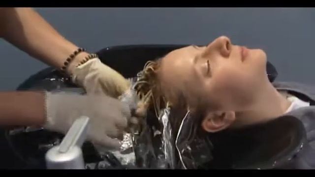 Vanalinna Salongis Emsibeth õlivärvidega Juuste Toonimine Liilit Kirsil.wmv