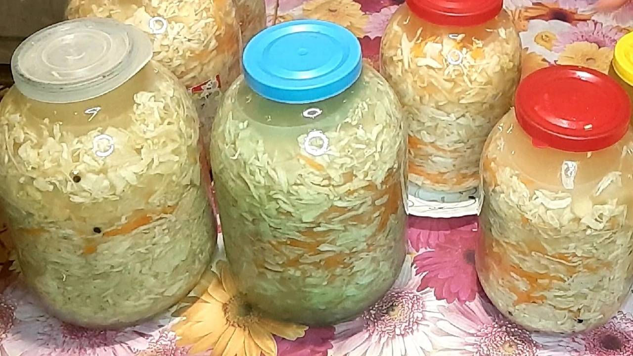 Очень ВКУСНАЯ КВАШЕНАЯ КАПУСТА В РАССОЛЕ!! Хрустящая, Сочная, Богатая Витаминами!! смотреть онлайн