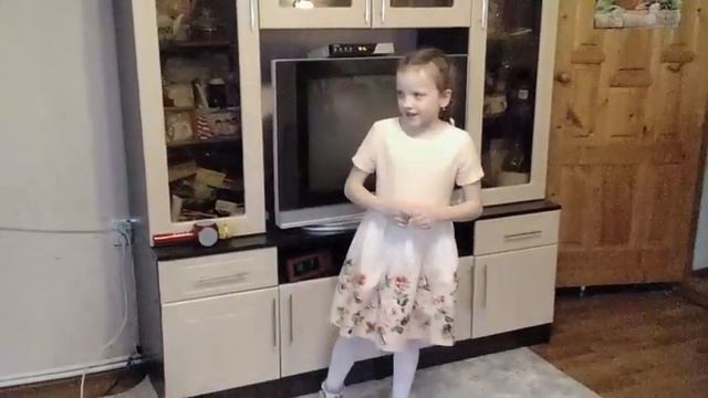 Вирсавия рассказывает стихотворение Папа-депутат. 16.04.2022 смотреть онлайн