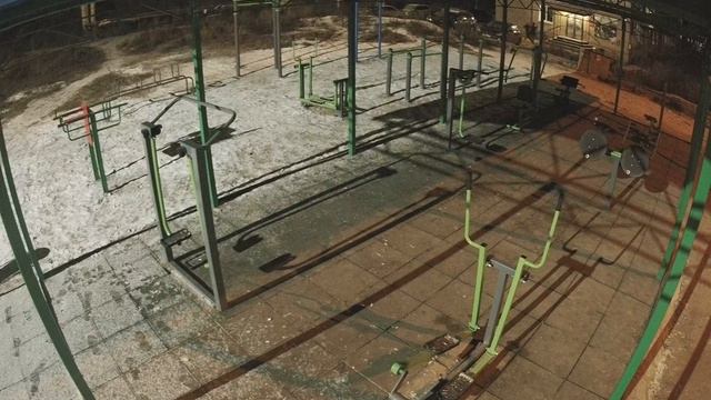 Дети ломают новый спортивный городок смотреть онлайн