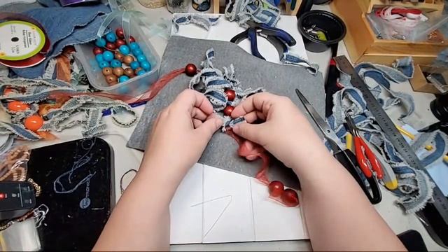 Как сделать колье из старых джинсов. Легко! Бери и делай смотреть онлайн