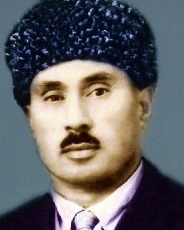 Комилжон Отаниёзов _– Куйлайди. 2 LP смотреть онлайн