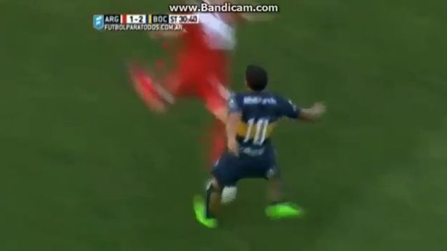 Карлос Тевес сломал ногу хавбеку футбольной команды Архентинос Хуниорс смотреть онлайн