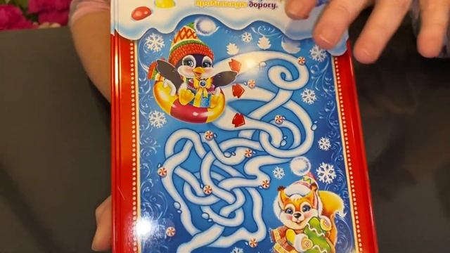 Символ года - сладкий детский Новогодний подарок в жестяной шкатулке смотреть онлайн