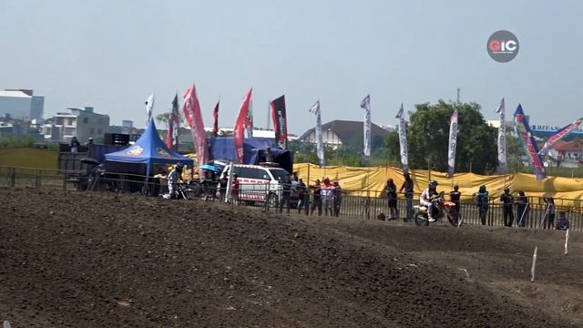 Baru mulai LANGSUNG TEGANG Lihat Duel EXCEL 100 v INGGIL 111 смотреть онлайн