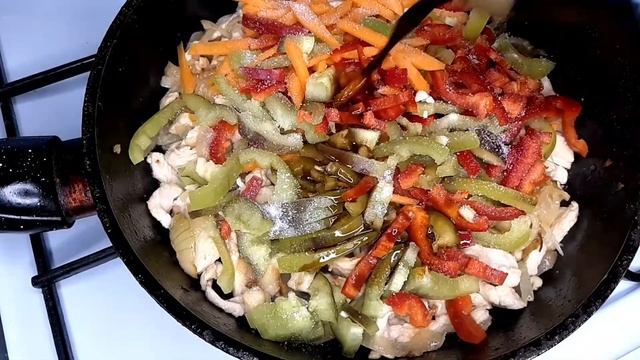 Готовлю ужин за полчаса. Стеклянная лапша с курицей и овощами.Рецепт под видео смотреть онлайн