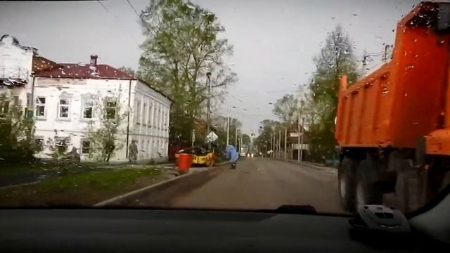 В Калязине ремонтируют дороги и дворы смотреть онлайн