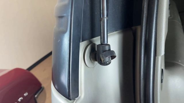 How To Change Suburban Hatch Lift Support Strut 2000 - 2006 Chevy Remove / Replace Shock / Struts