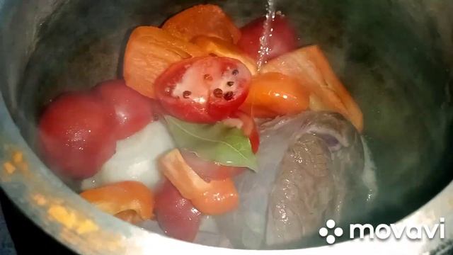 Тушёная говяжья рулька в пиве с овощами, привет афганский казан. Пальчики оближешь смотреть онлайн