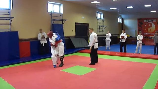 Бой 6. Крутиков Вадим (кр) - Агеев Владислав (син).MP4