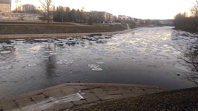 Вильнюс. Река Вильна. 30.11.18 смотреть онлайн