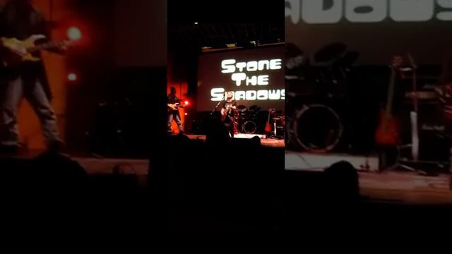 Brandon Michael- live performing Far Behind смотреть онлайн