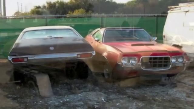 Scenic abandoned 1972 Ford Gran Torinos in HD смотреть онлайн